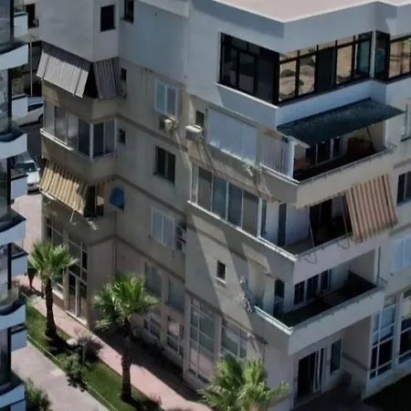 Ne Qerret Lejlighed Golem (Tirana)